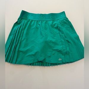 ALO Yoga Green Pleated Tennis Skirt Size Medium NWOT